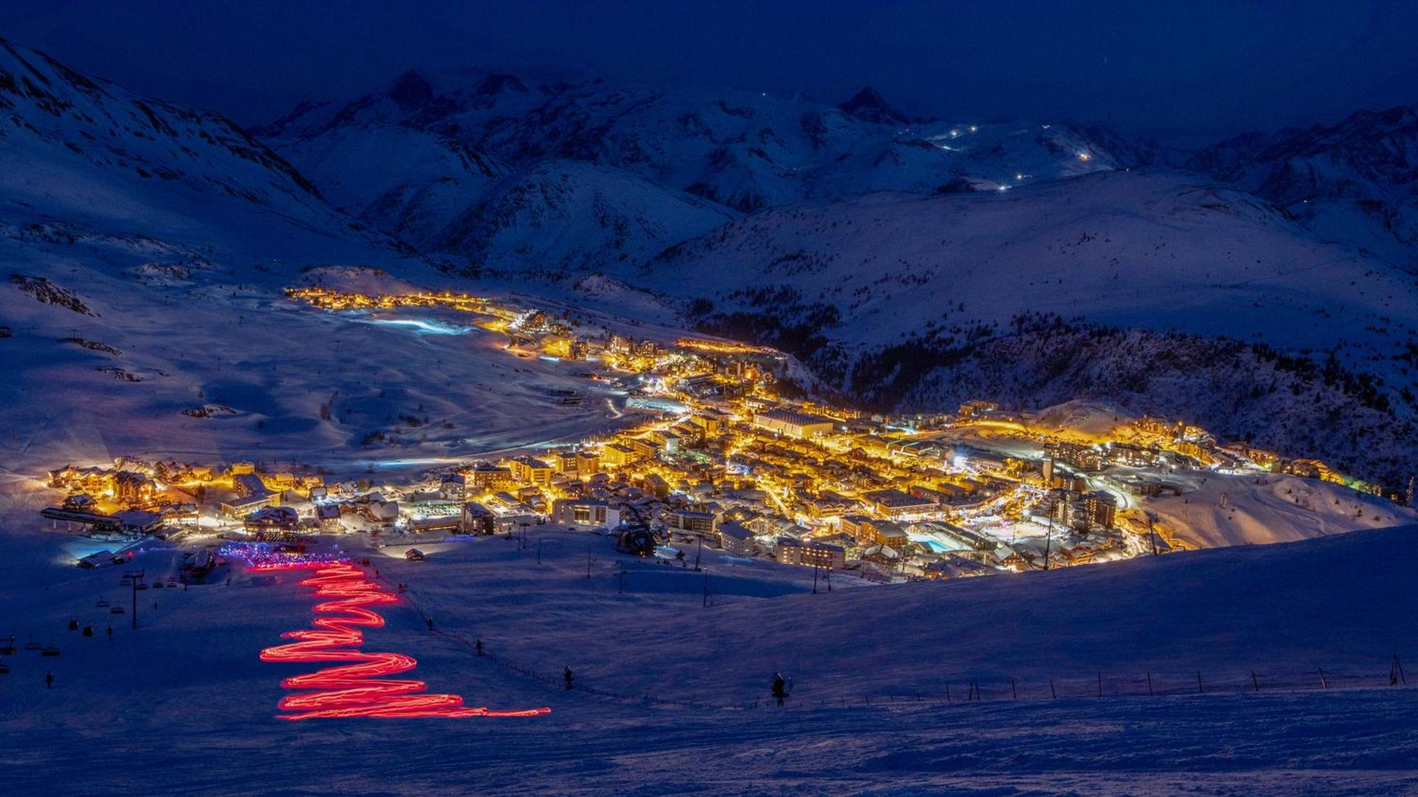 Chalet Alpe D'Huez 1850-Sea And Mountain Pleasure Avec 2 Appartements- 1 Appartement 3 Chambres 8 Couchages - 3 Salles D'Eau Et 1 Appartement 5 Chambres 12 Couchages 5 Salles D'Eau - Jacuzzi Et Sauna -Pieds Des Pistes Et Centre Exterior photo